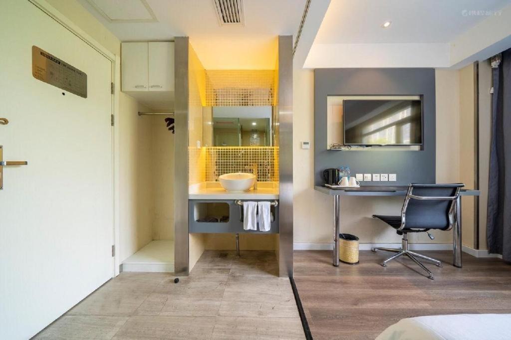 Hotel Hanting Premium Xinzhuang South Plaza